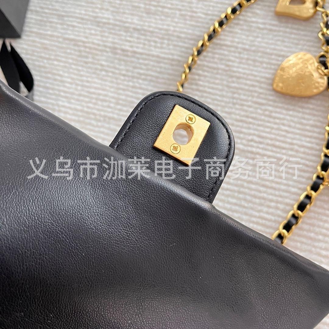 Classic pendant heart shaped