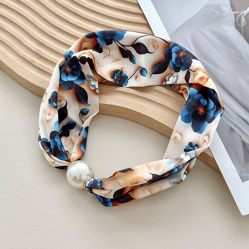 Bufandas de seda para mujeres 2025 nueva alta sensación de decoración bufandas de cuello collar de perlas cadena clavícula bufandas de seda de absorción al por mayor