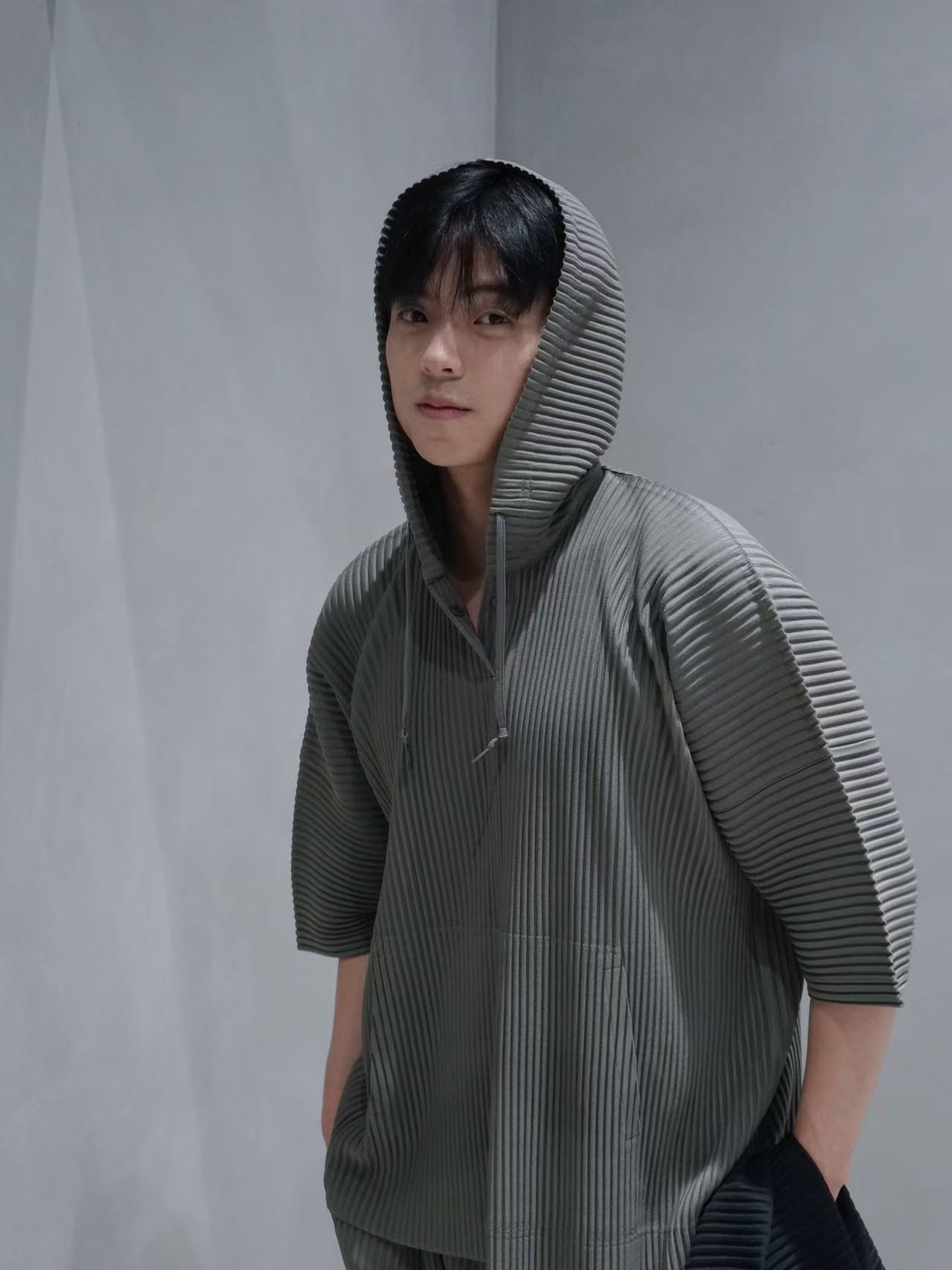 짙은 회색