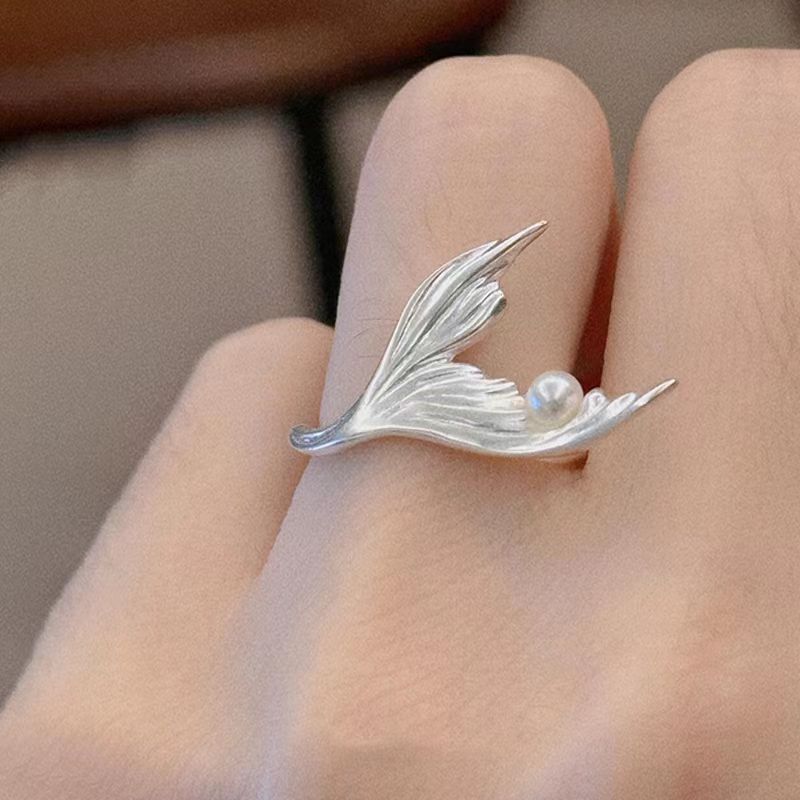 "Little Fish" Qi Yu Surrounding Silver White Fishtail Ring Light Luxury Elegant Pearl Love and Deep Space Fashion Ring "Little Fish" Qi Yu Surrounding Silver White Fishtail Ring Light Luxury Elegant Pearl Love and Deep Space Fashion Ring