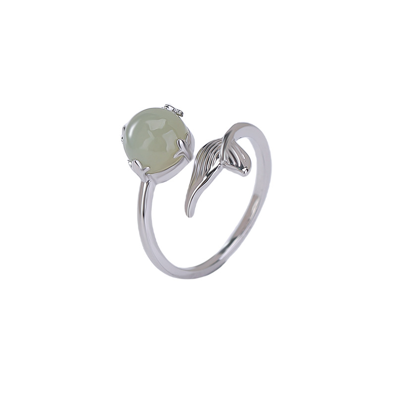 Nhẫn bạc S925 đính ngọc Hetian trong suốt, thiết kế đuôi cá hạt tròn thời trang — một mảnh