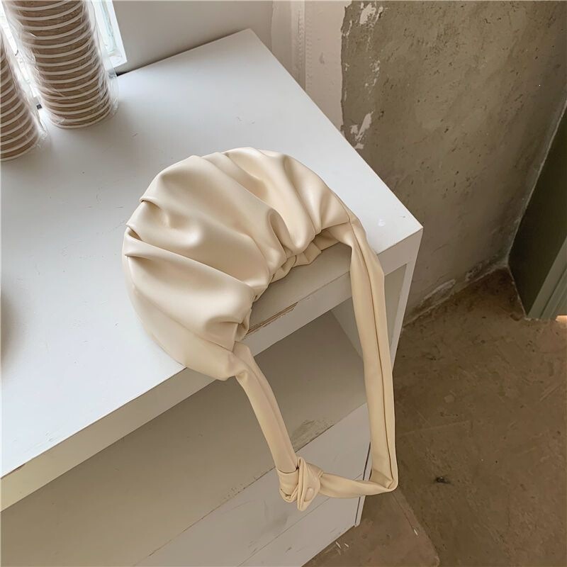 Summer bag 2021 new trendy niche design fashionable pleated dumpling bag stylish single shoulder crossbody small bag for women Summer bag 2021 new trendy niche design fashionable pleated dumpling bag stylish single shoulder crossbody small bag for women