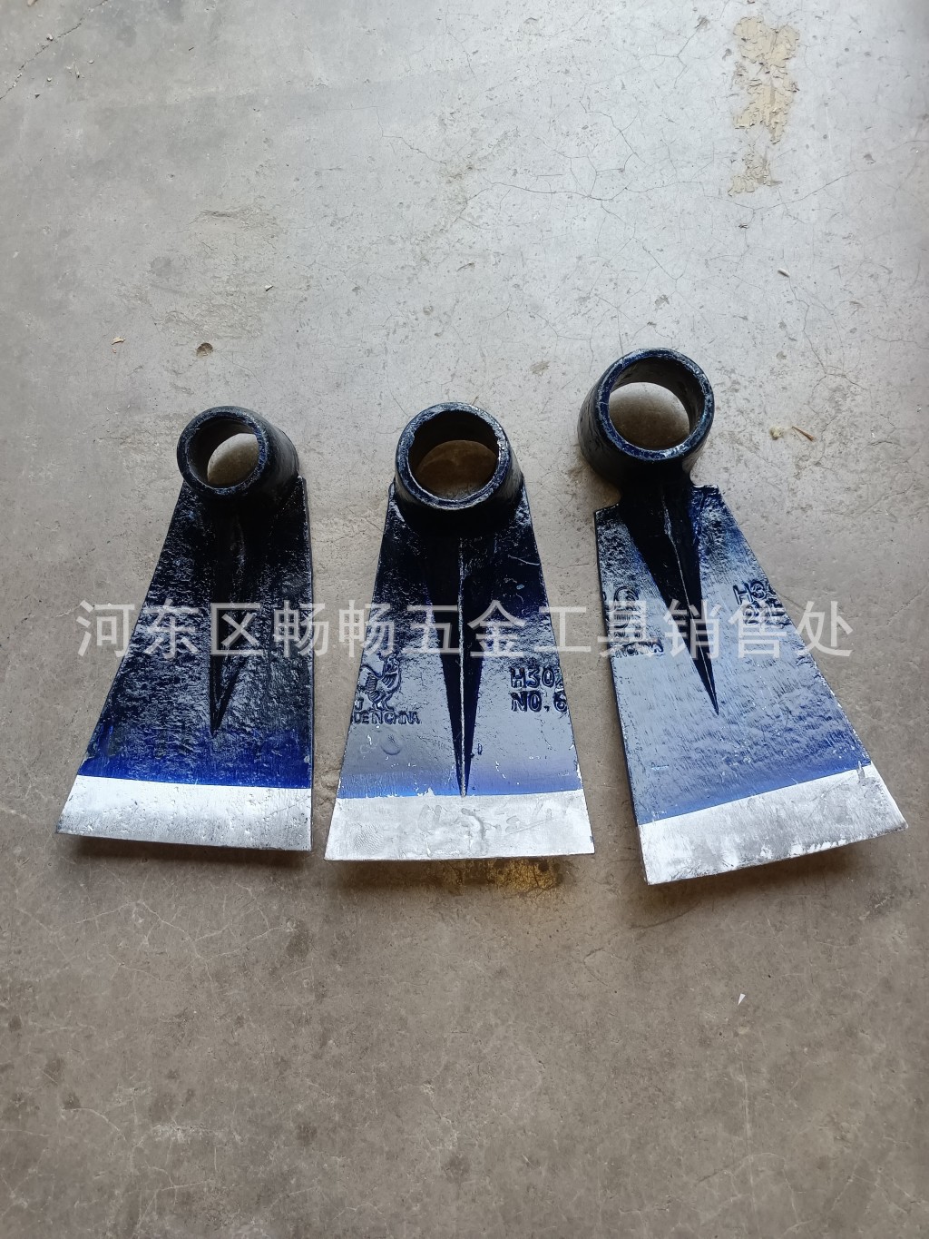 五金农具条锄家用锄头锰钢锄头多规格三角锄宽扁锄除草刨地松土