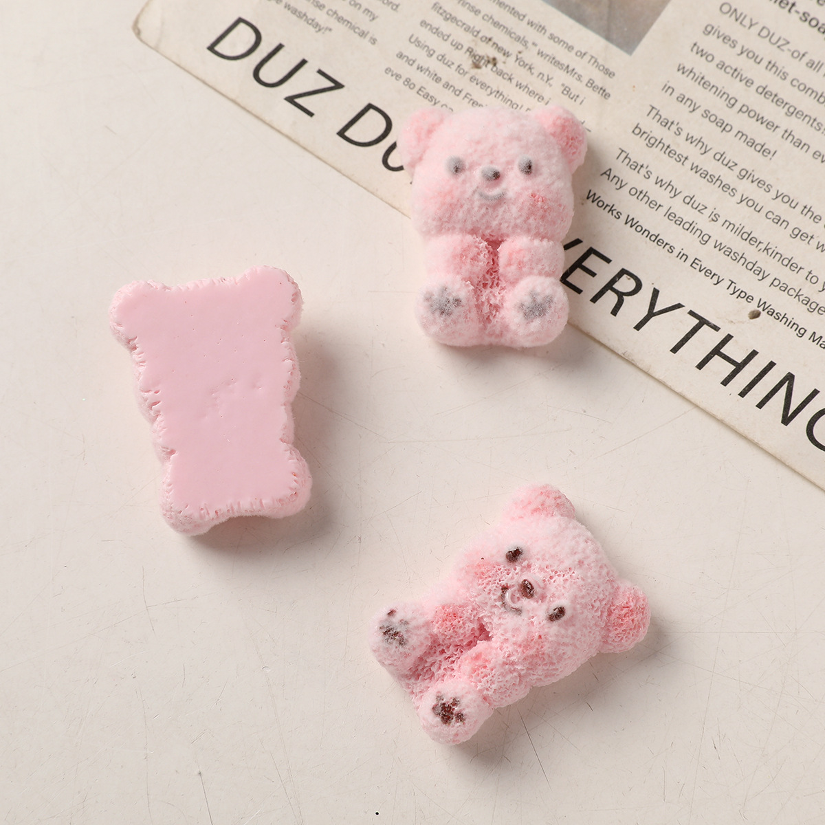 Pequeño libro rojo con alto valor facial blush bear resina floc DIY hecha a mano caja de teléfono móvil adornamiento de pelo agujero accesorios de zapatos