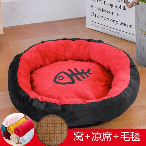 Red mat, duvet