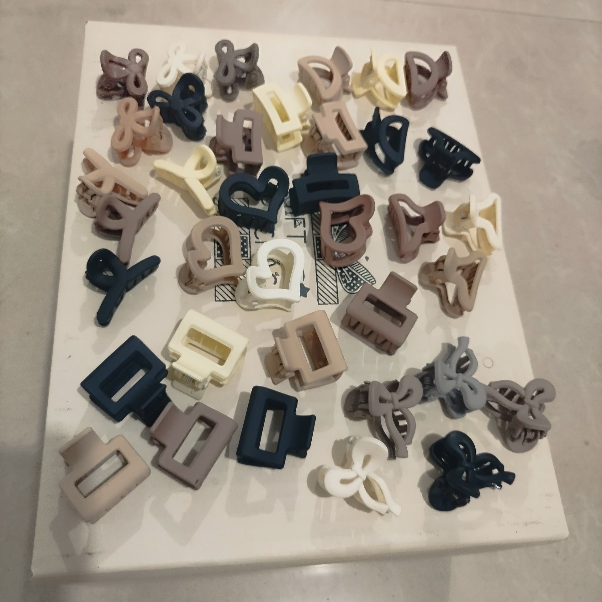 Hairpin for Girls, Small Claw Clip for Princess Hairstyles, Hair Accessory for Tidying up Stray Hair, Small Black Hair Clip for Bangs and Forehead, Hair Accessory