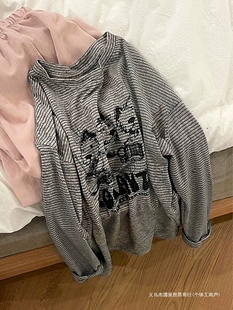 Серая T-shirt в полоску с собакой и буквами длинный рукав осень-зима