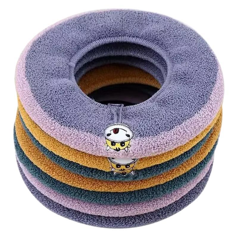 Cojín para asiento de inodoro doméstico, apto para todas las estaciones, engrosado y agrandado para el invierno, almohadilla para asiento de inodoro con asa, cubierta de inodoro agrandada y engrosada.