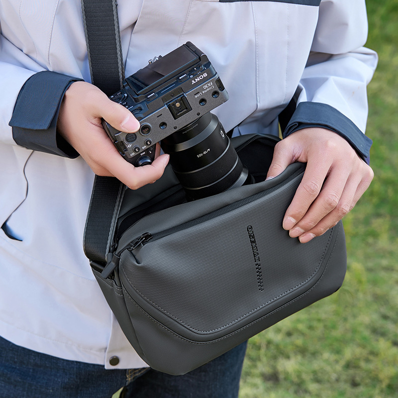 QISEMIAN 새로운 남성 슬렁 카메라 가방 1 기계 2 거울 내부 컨테이너 보관 야외 레저 사진 디지털 가방