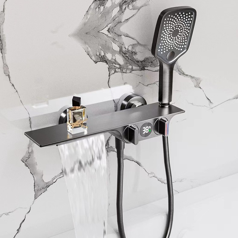 Comercio electrónico transfronterizo transmisión en vivo pantalla digital inteligente cabezal de ducha almacenamiento plano cascada salida de agua bañera simple pistola de ducha gris