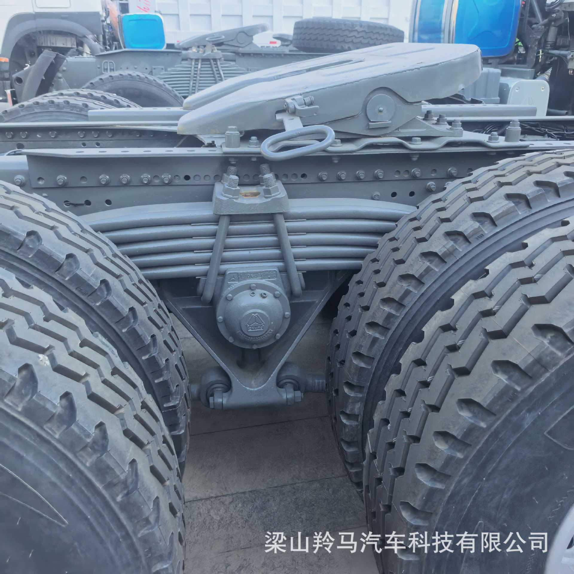 Supply of Sinotruk heavy-duty truck HOWO tractor head, semi-trailer heavy-duty trailer HOWOT7H, dual-drive tractor head