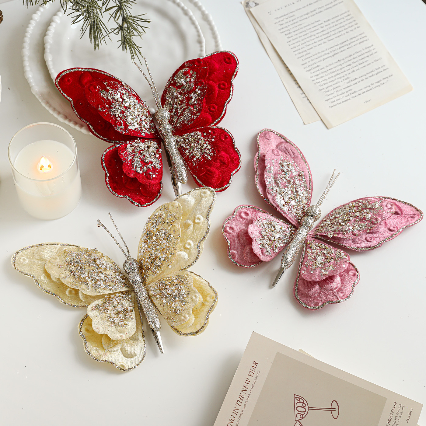 Nuevos productos de tela de alta calidad abrazadera de arco de tela de lana de doble capa de polvo adesivo flocado decoración de árbol de Navidad colgante diseño de escena