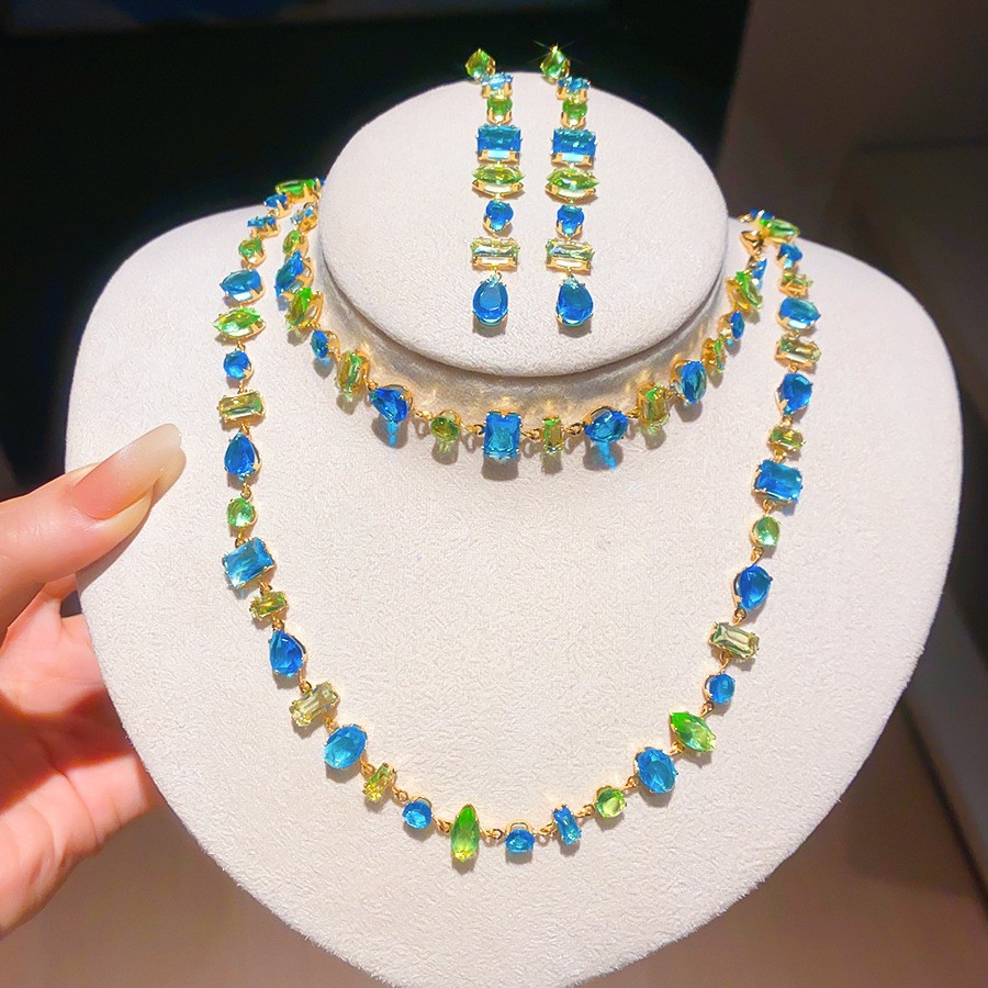 Collar de pendientes de diamantes con gotitas de agua transfronterizas europeas y americanas, colgante de moda de lujo ligero, cadena de clavícula, celebridad de Internet, joyería de alta gama, mujer