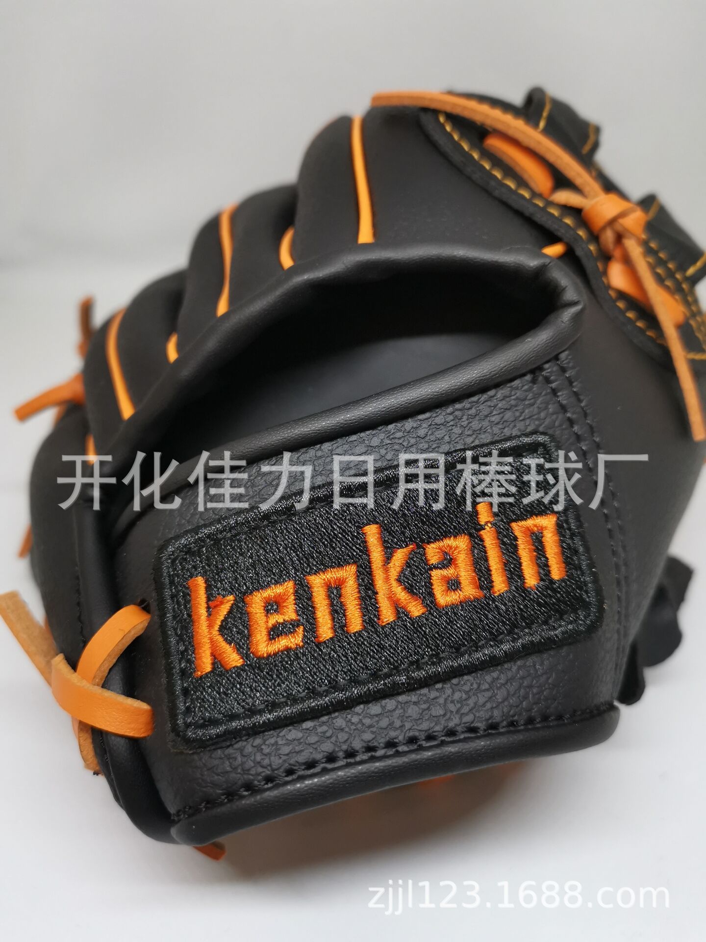 E5C7CB444EAE1D002B2676D0DEB49A