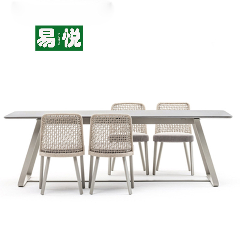 4 sillas + mesa larga para 6 personas