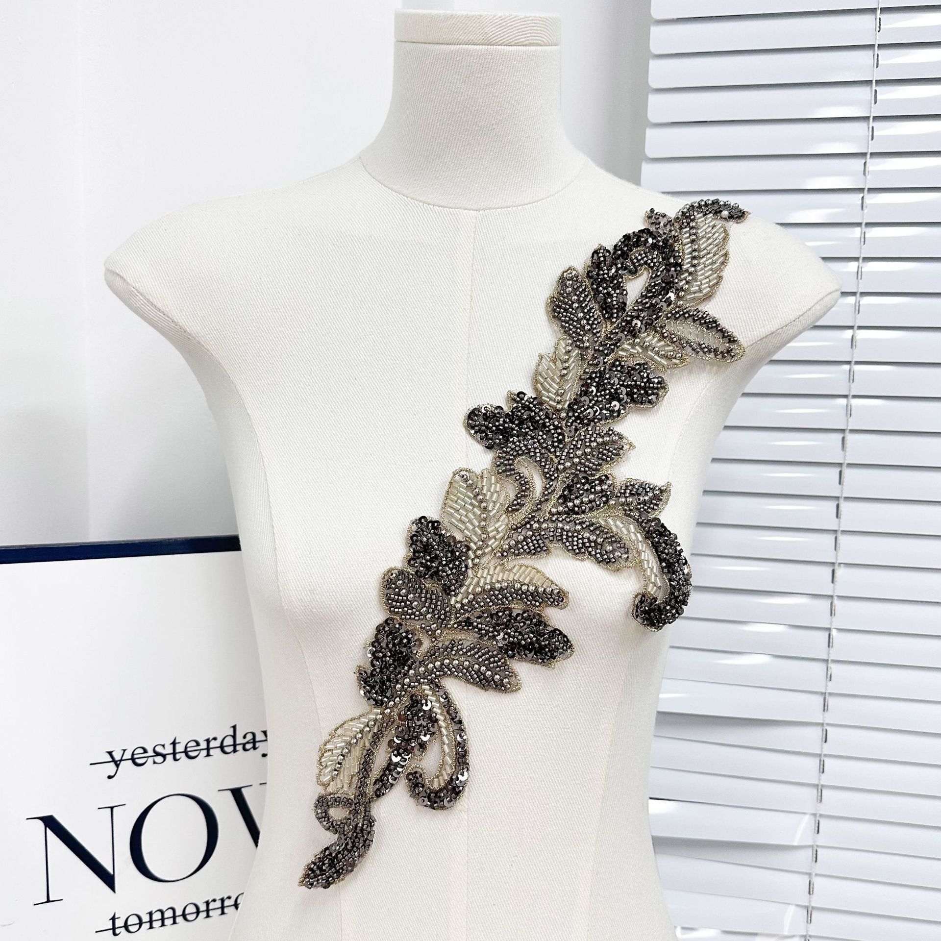 Accesorios de ropa de perlas de clavos industria pesada flor diDi turbante sombrero vestido de boda abrigo ropa de mujer nueva decoración flor pectoral
