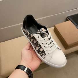 2025新款男士时尚潮流跨境休闲运动鞋真皮低帮板鞋平底百搭潮男鞋