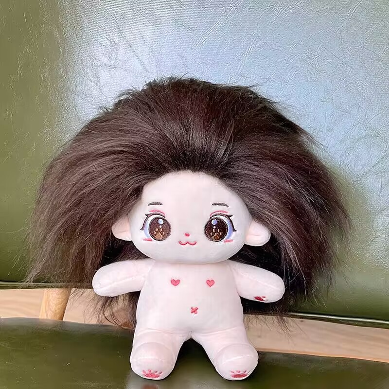 Maravilloso bebé desnudo pelo frito