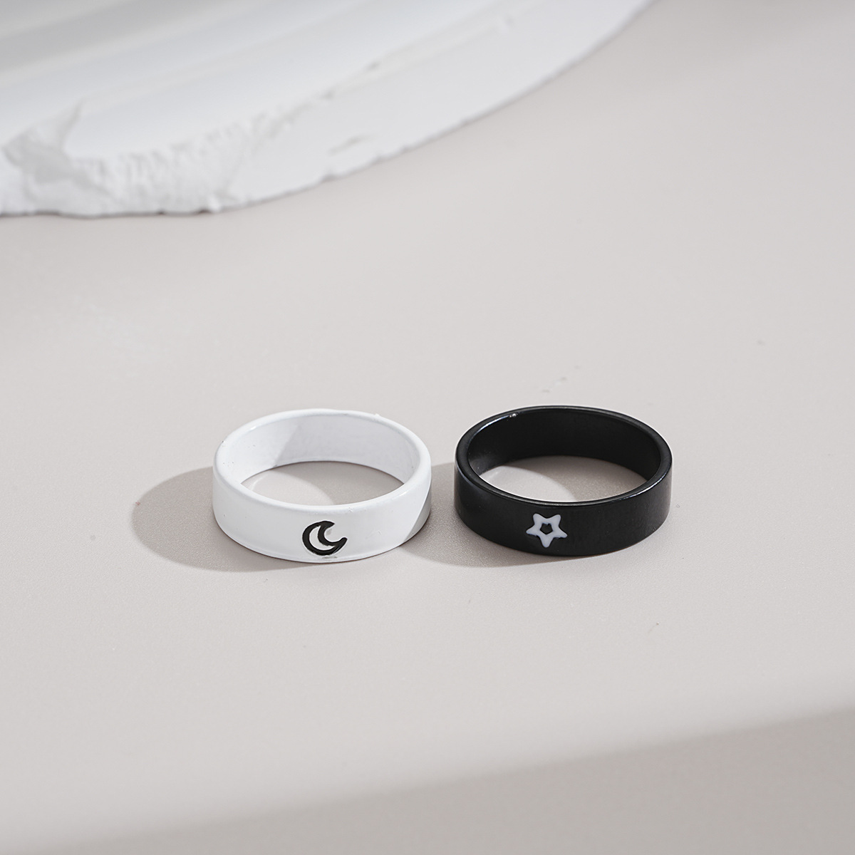 Couple Ring Black And White Lucky 8 Character Design Set_voghion.com