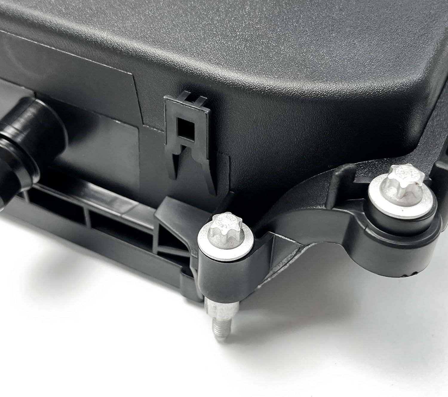 Suitable for General Motors Chevrolet Cruze Car Engine Hood Valve Cover 55564395 55558673