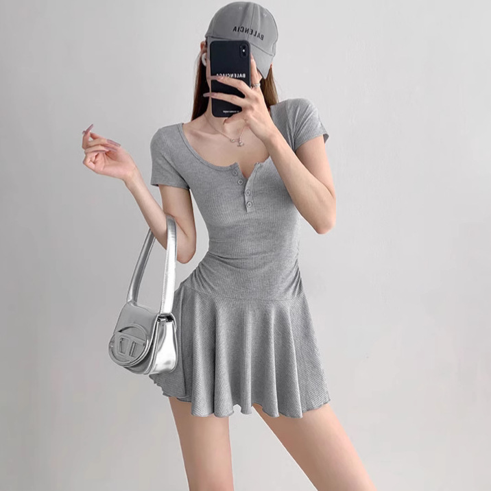 순수한 섹시한 나이를 줄이는 회색 U-칼라 버튼 반팔 원피스 여성용 여름 타이트 허리 스포츠 스타일러스 A-라인 짧은 치마