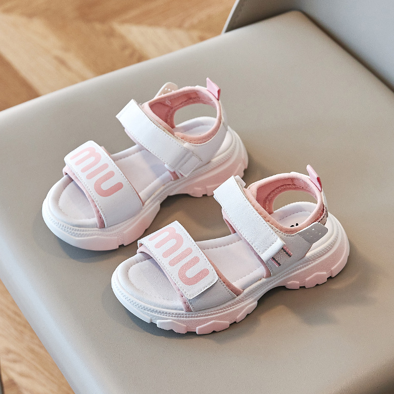 Sandalias deportivas para niñas 2026 verano nuevo estilo de moda casual zapatos de playa princesa zapatos de suela suave zapatos para niños