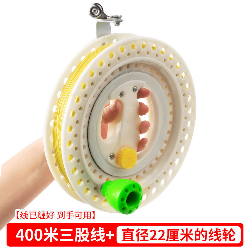 凧のルーレットの輸出船は海釣りの手を振って輪を厚くします。|undefined
