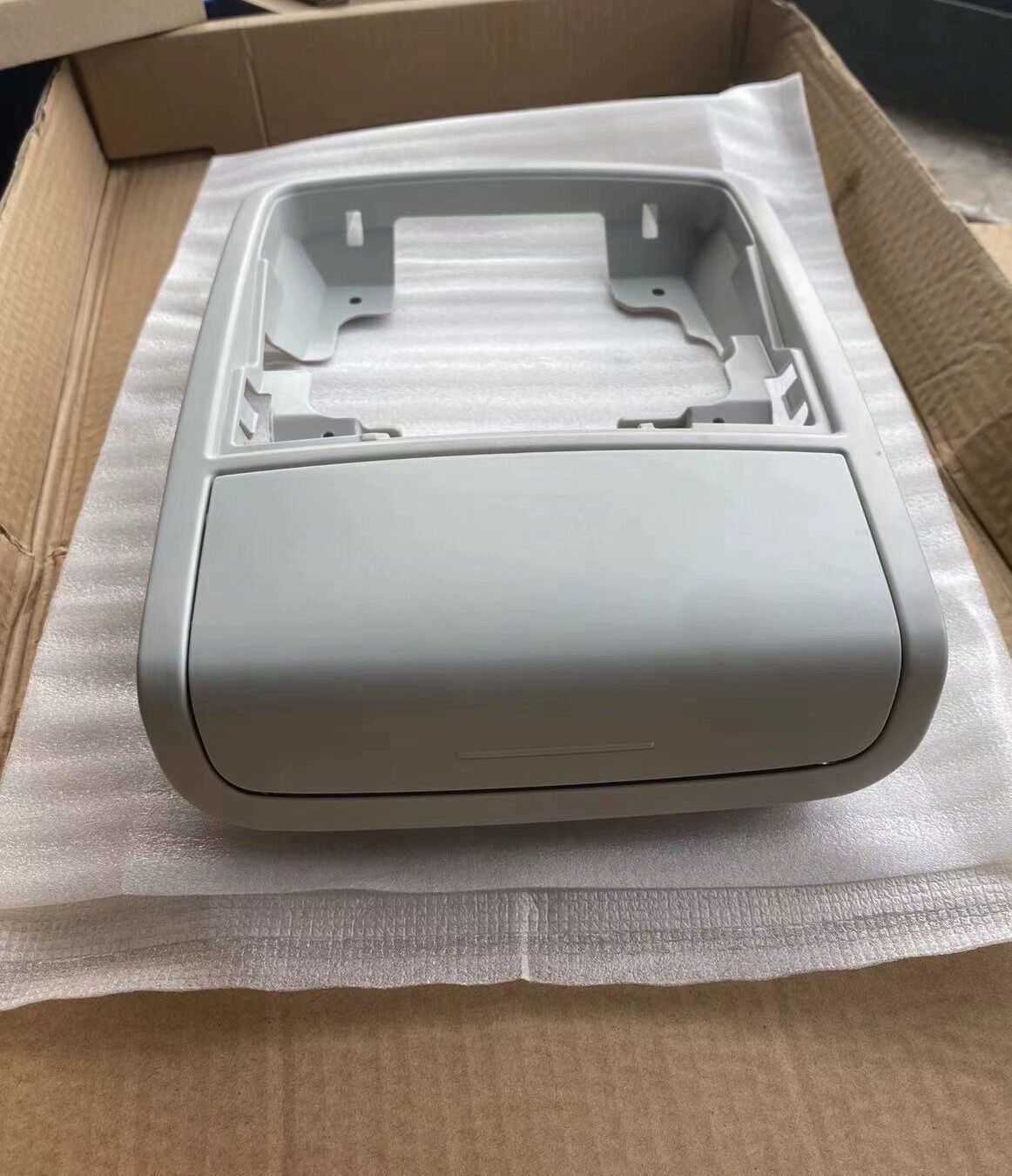Suitable for 11-18 New Passat New Sagitar Ceiling Glasses Case Reading Lamp Outer Frame Storage Box