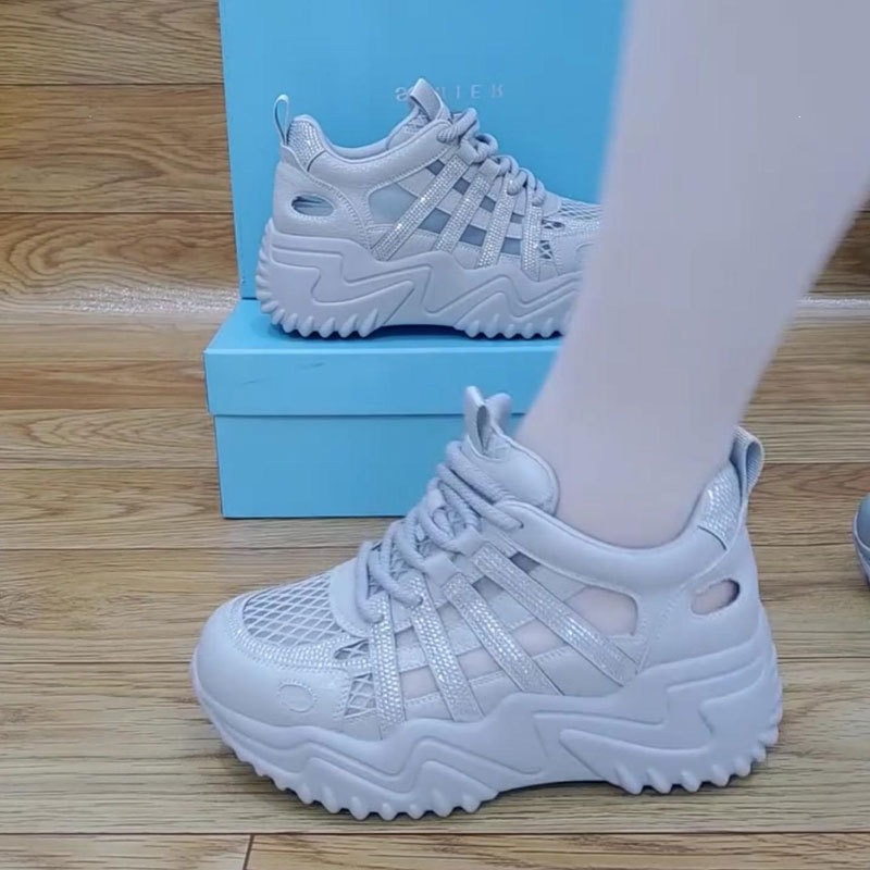 2026 verano nuevos zapatos blancos de mujer ins moda zapatos deportivos de estudiantes coreanos correa de taladro con suela gruesa versátil casual image 9