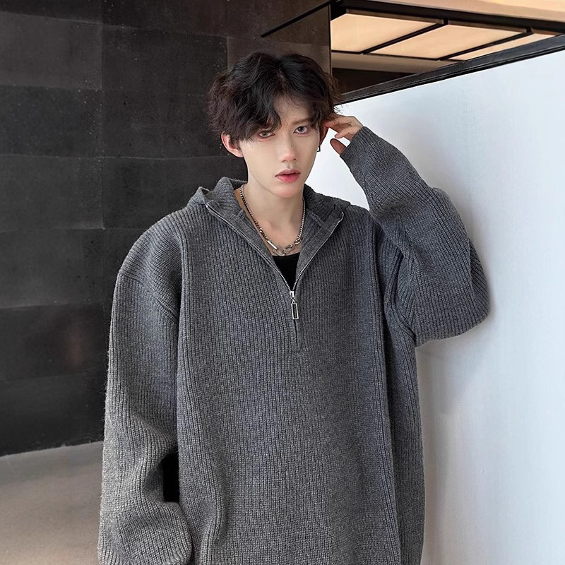 Colored winter sweater with zipper with hood