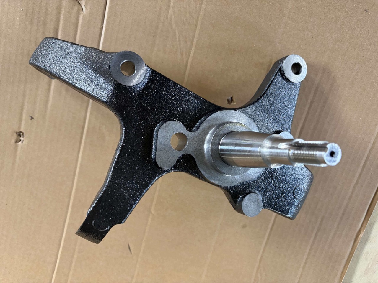 40014-MA410, 40015-MA410 are available in stock, brand new car steering knuckles suitable for Nissan