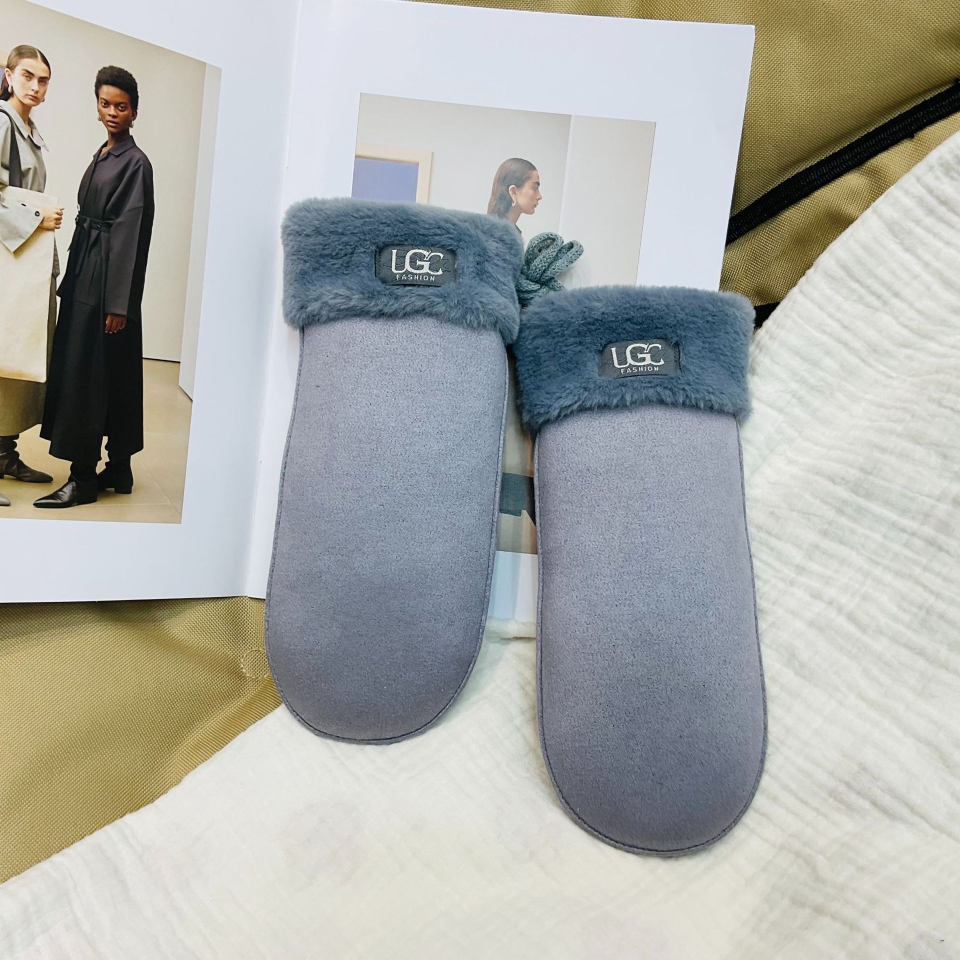 Guantes cálidos de invierno para mujeres, guantes de lana creativos para conducir vehículos eléctricos a prueba de viento con pantalla táctil de seda