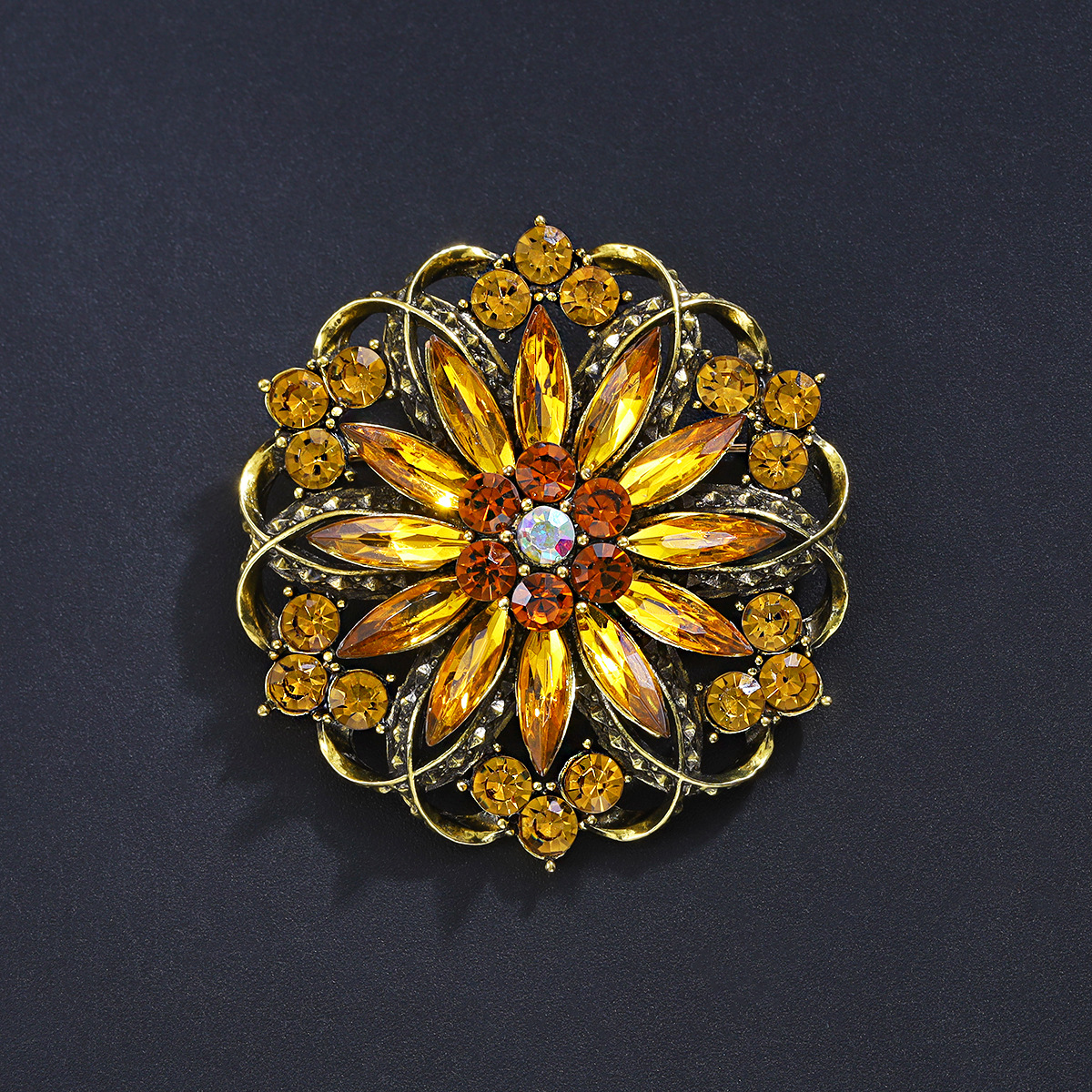 Bestseller-Brosche mit Sonnenblumenmotiv im europäisch-amerikanischen Stil: Exquisites und elegantes Accessoire für Kleidung und Mäntel._voghion.com