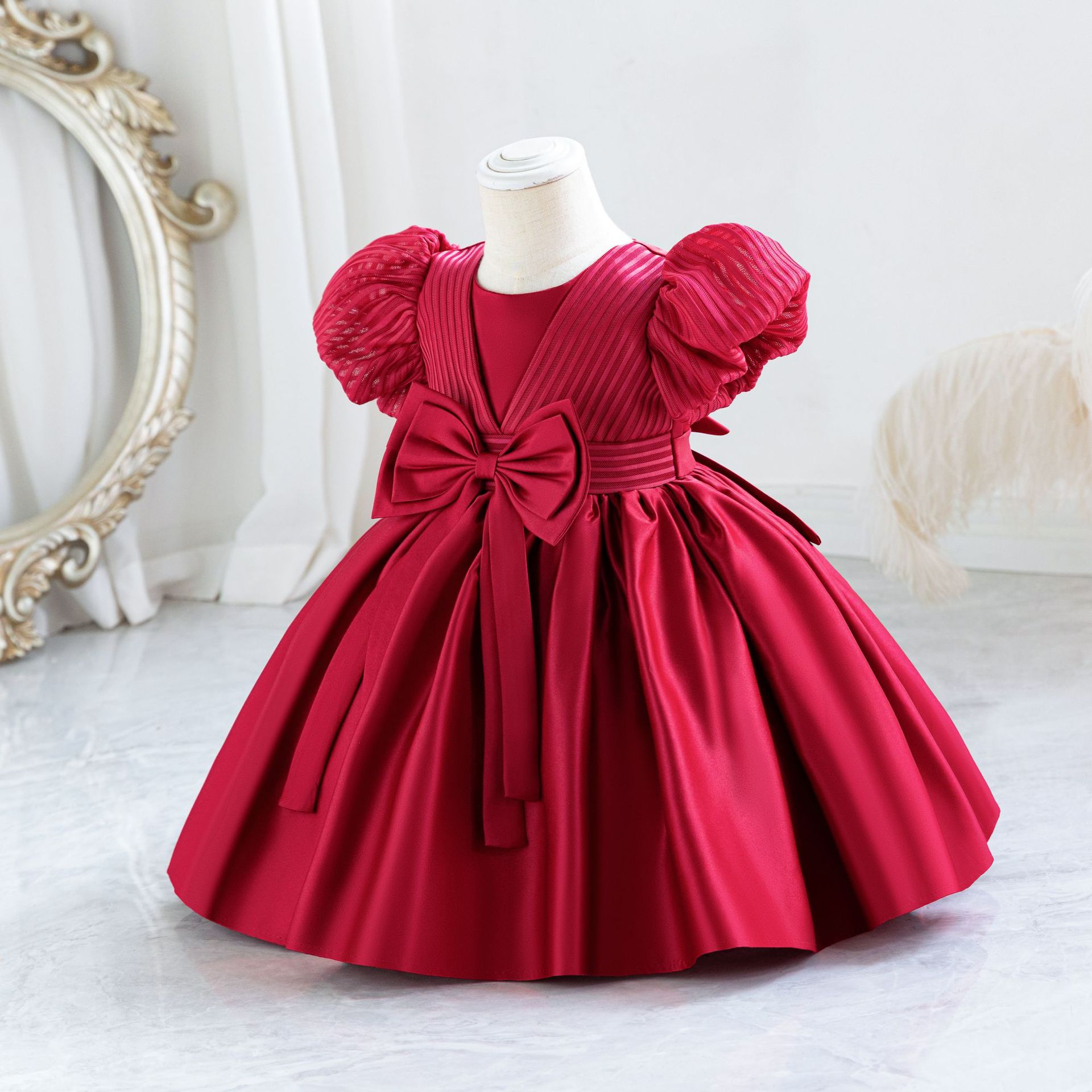 Robe d'anniversaire pour enfant Robe d'anniversaire pour enfant Robe de princesse de première année à rayures en satin avec nœud_voghion.com
