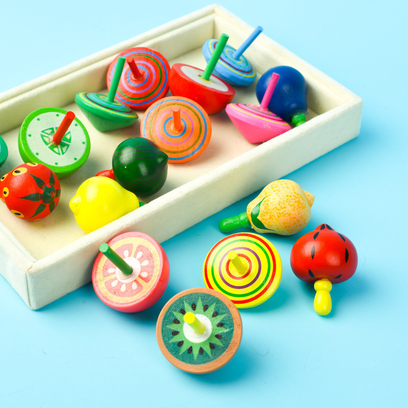 Los puestos del mercado nocturno de Yiwu empujan pequeños productos básicos, los puestos circulares, los regalos para niños de celebridades de Internet, los juguetes luminosos