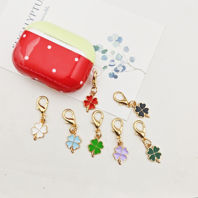 Cross-Border Hot Selling Alloy Oil Dripping Four-Leaf Clover Pendant Bag Pendant Ladies Keychain U Disk Pendant Small Gift