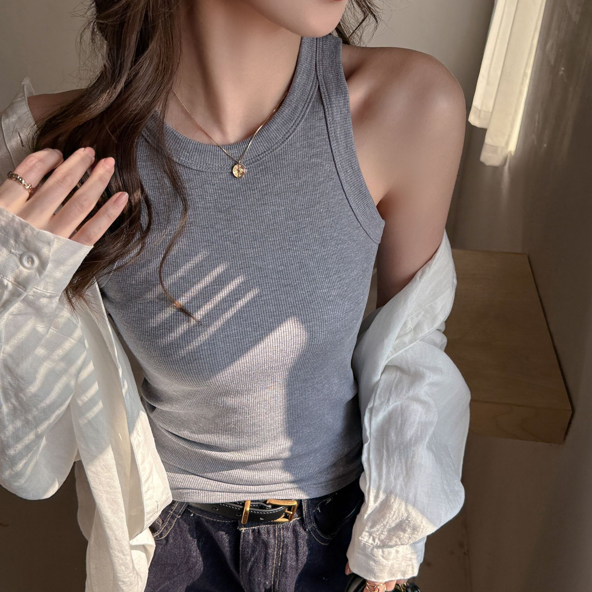 Spring and Summer New Style Women's Camisole with Side Breast Coverage, High-End Fashion, Stylish and Slim-Fitting Base Layer Top