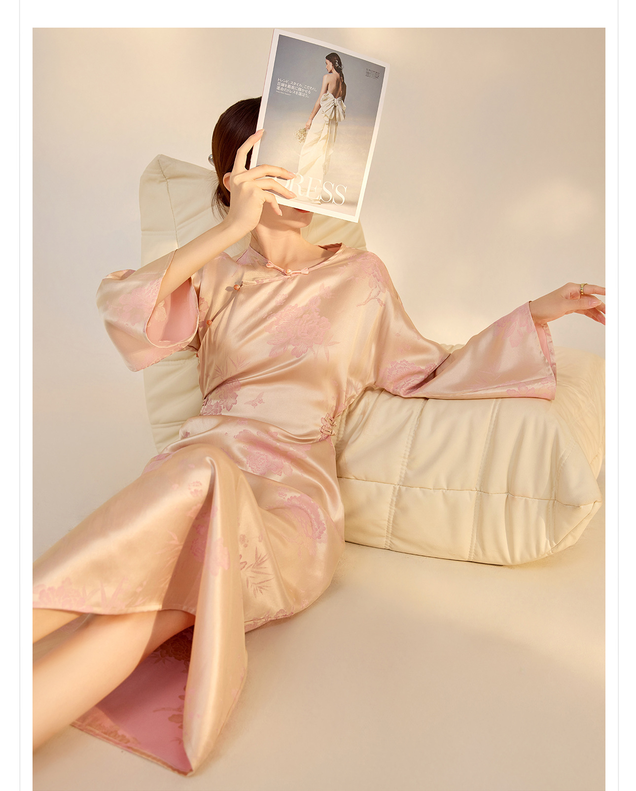 Đầm sườn xám ôm body dáng dài in họa tiết phong cách dân tộc Trung Quốc, thiết kế xẻ tà, mẫu mới 2026 — Màu hồng chi tiết 4