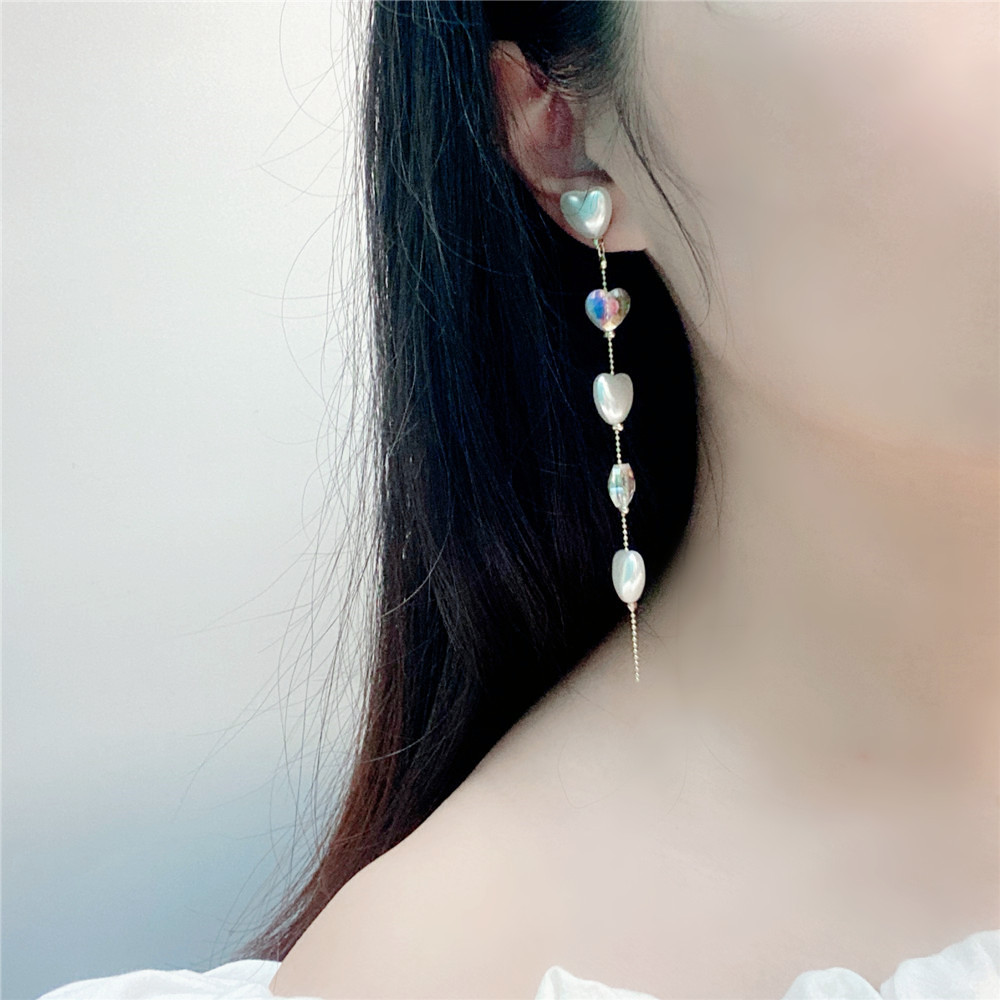 Temperament Love Chain Long Tassel Earrings Transparent Crystal Earrings Metallic Heart-shaped Earrings display picture 1