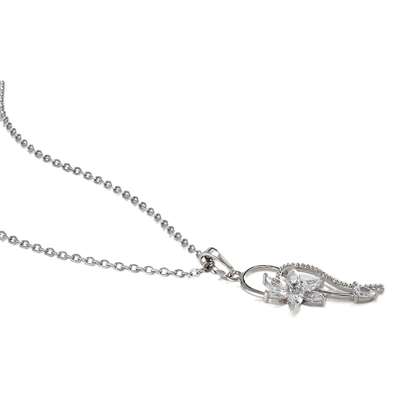 Collar con Flor y Zirconia