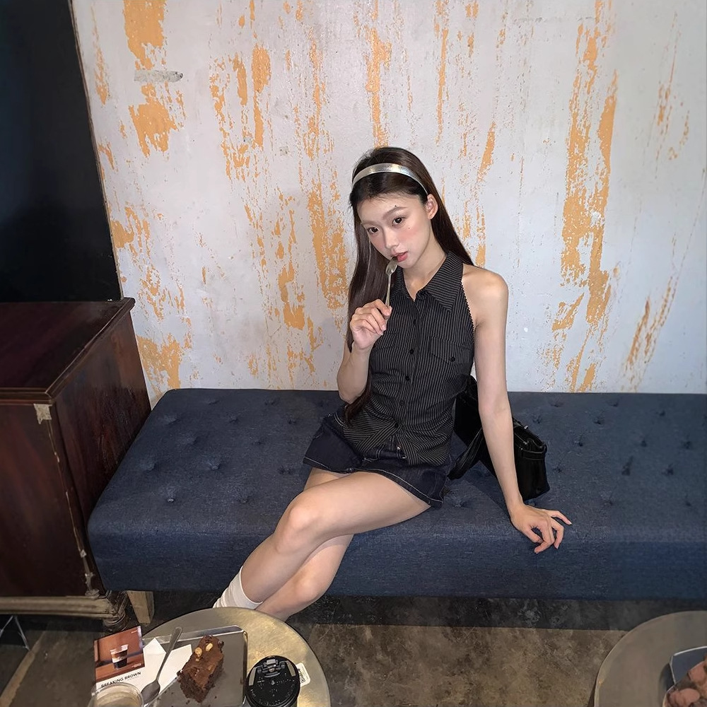 Korean striped shirt women's 2025 new French top beautiful backless waist black sleeveless shirt