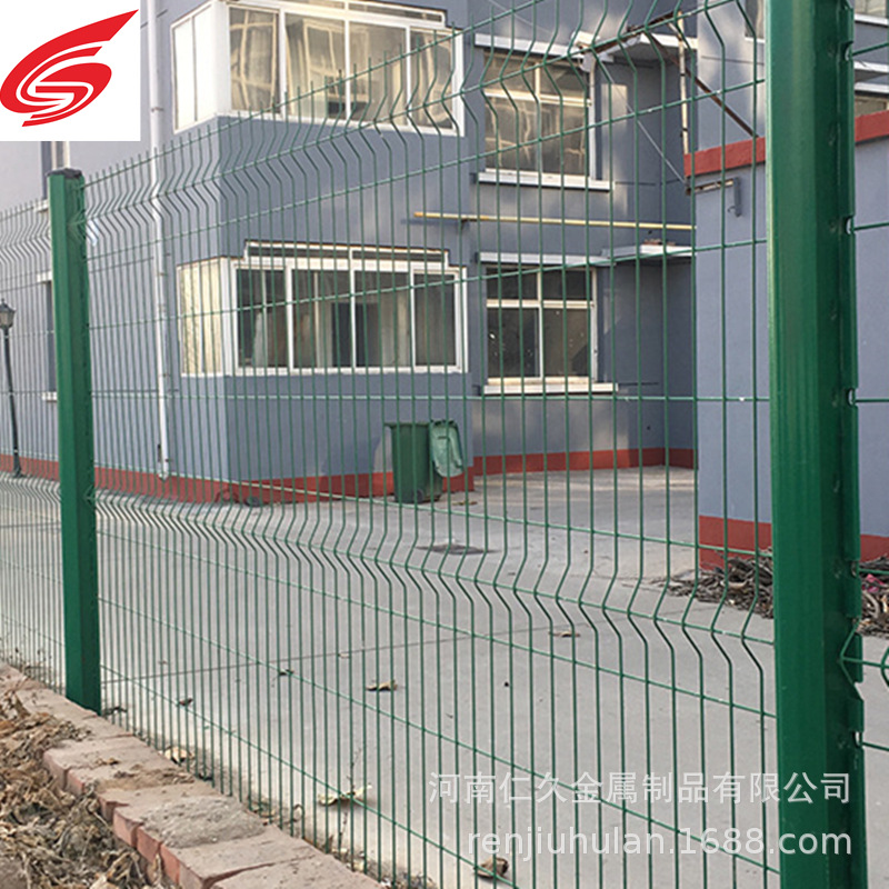 周口护栏网厂家三折弯桃型柱围栏小区厂区钢丝防护网量大优惠