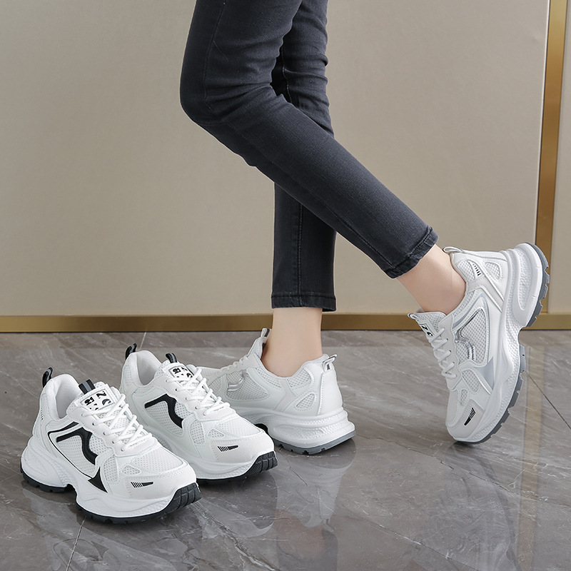 Otoño y invierno 2024 nuevos zapatos de papá para mujeres cómodos transpirables de moda americana de color sólido aumentando la altura de los zapatos de corrida amortiguación explosión