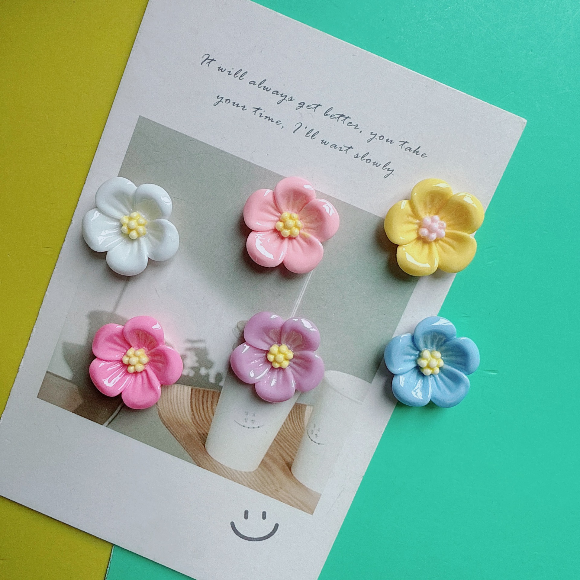 ホット販売カラフルな 5 花びらフラワーシリーズ樹脂アクセサリー diy クリーム接着剤携帯電話ケースヘアピン冷蔵庫マグネット材料パッケージ