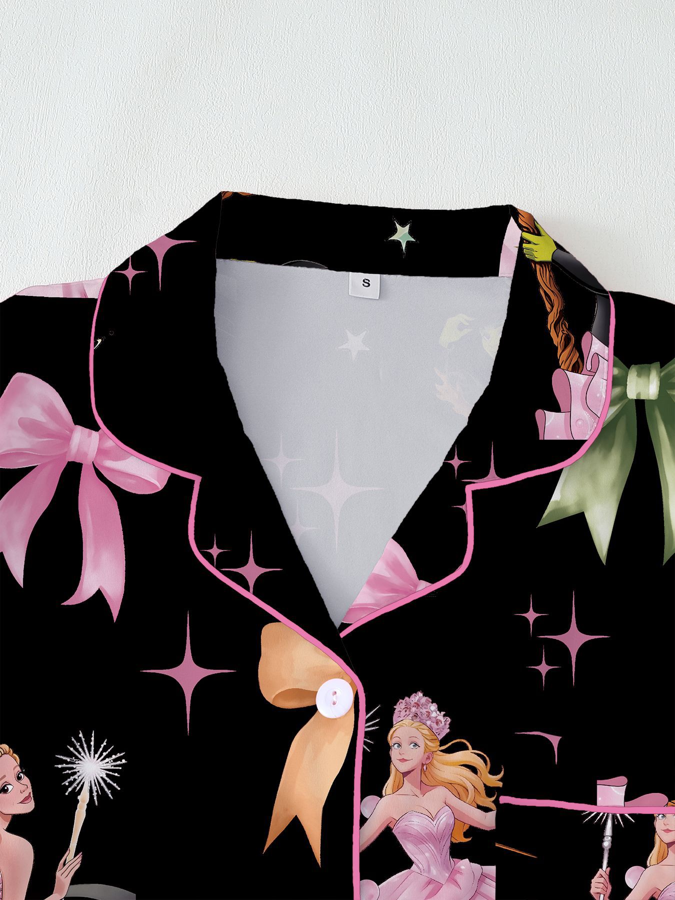 Ensemble pyjama femme imprimé princesse et sorcière – Vêtement d'intérieur doux en soie de lait à manches courtes et col (Noir, S-XL) | Vêtements de nuit et d'intérieur_voghion.com