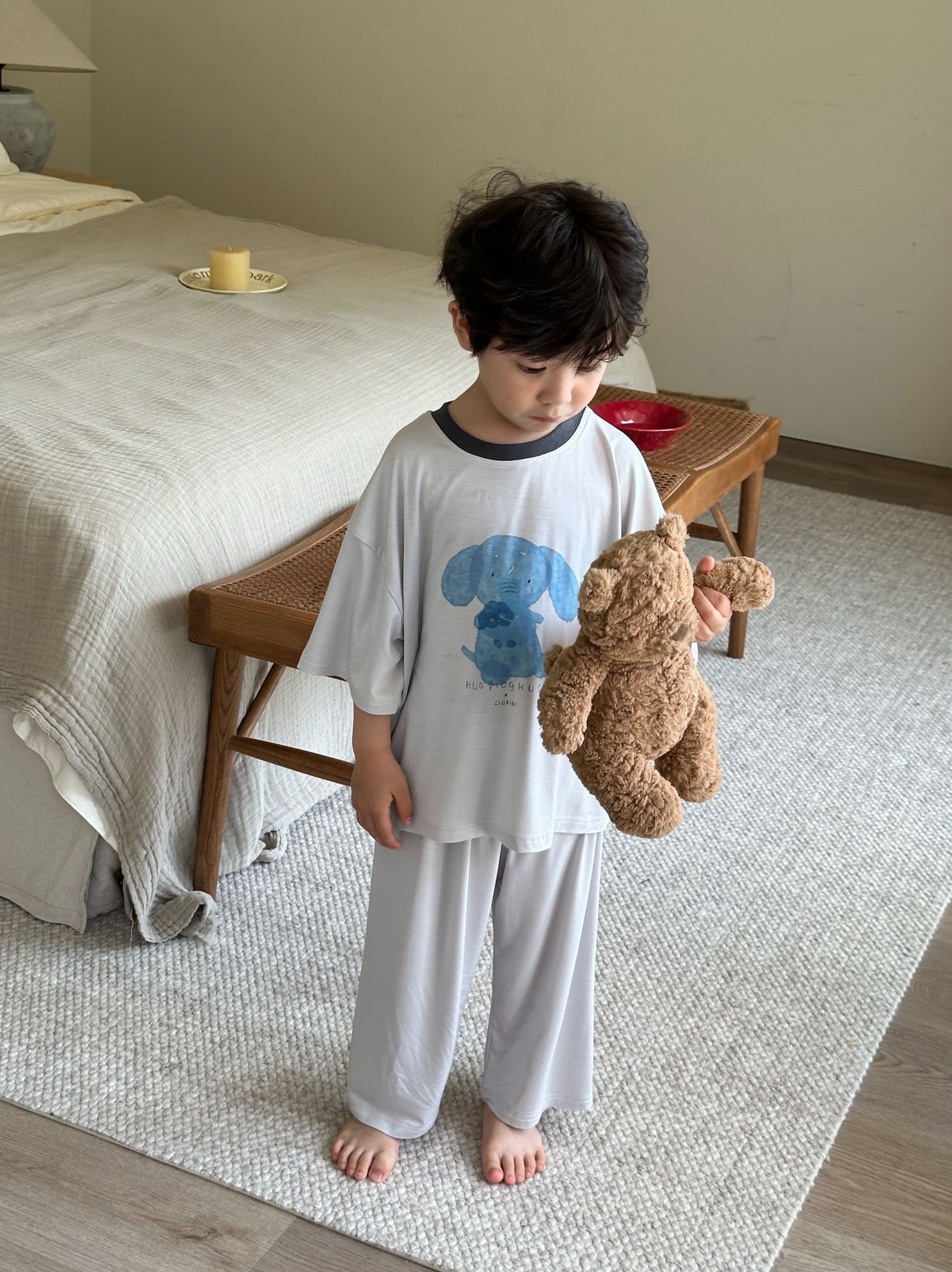 EDB8C773-34AD-4AA3-9947-8017A2