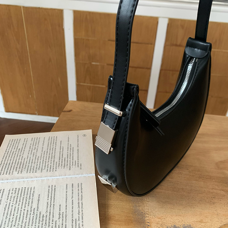 Design portátil coreano novo crescente picante menina axila fivela de metal pequena bolsa redonda para mulheres_voghion.com