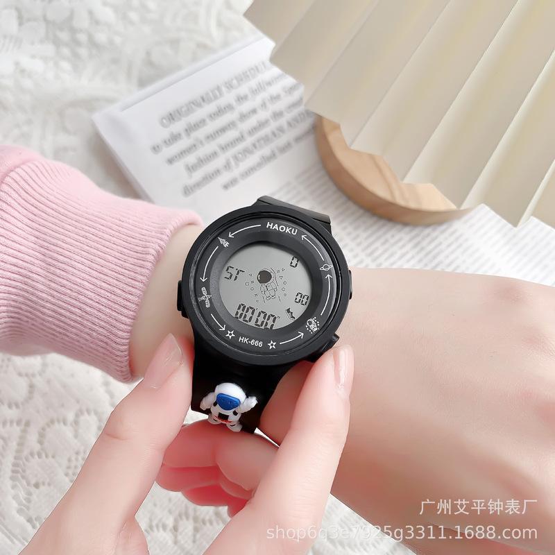 Nuevo reloj de muñeca astronauta estudiante de secundaria femenina simple ins estilo universitario coreano deportes reloj impermeable niños