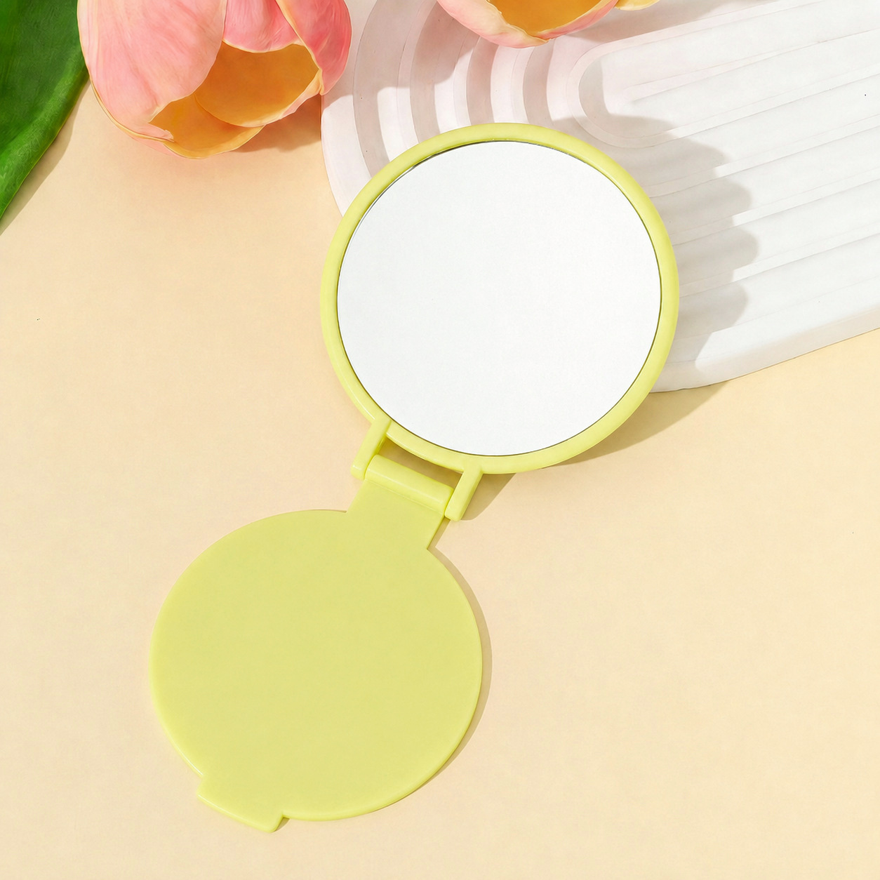 Espejo mini plegable conveniente para llevar con el cuerpo, espejo de maquillaje, espejo de bolsillo redondo, espejo pequeño, espejo publicitario, logotipo impreso, suministro de stock image 24