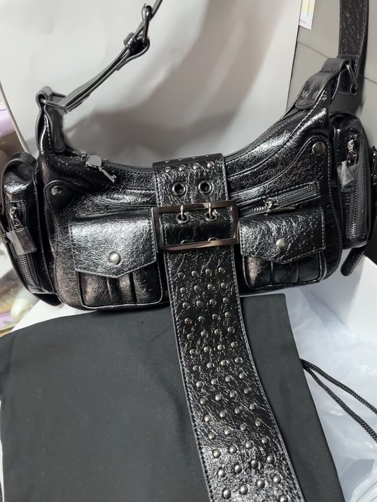 Kleine Nischendesigner Sweet Jubie Hot Girl Motorcyc Rivet Belt Buck Sing Schultertasche Unterarmtasche Neu_voghion.com